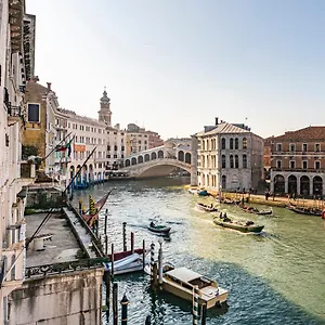 https://ca-pellegrini-luxury-grand-canal.hotelinveneto.com
