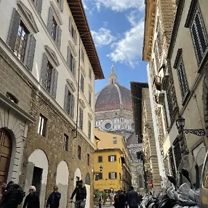 https://leonardo-rooms-apartments.it-tuscanyhotel.com
